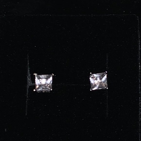 PrincessCut 4mm Moissanite 18kt White gold earring